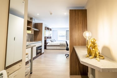1 bed studio, Calton Road, Holyrood, Edinburgh, EH88DP - Image 3